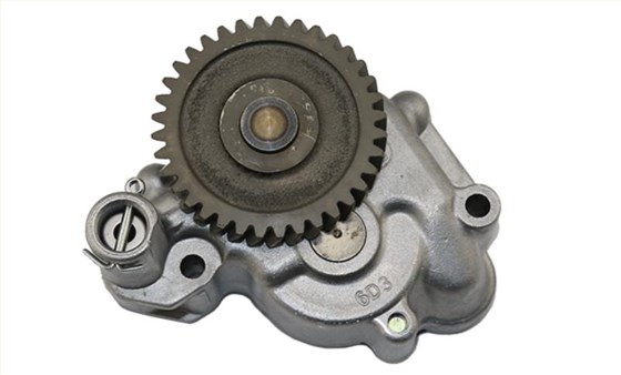 三一挖掘機三菱機油泵總成